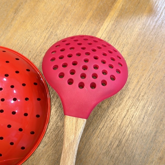 Two colander strainer kitchen tools. - Picture 7 of 13
